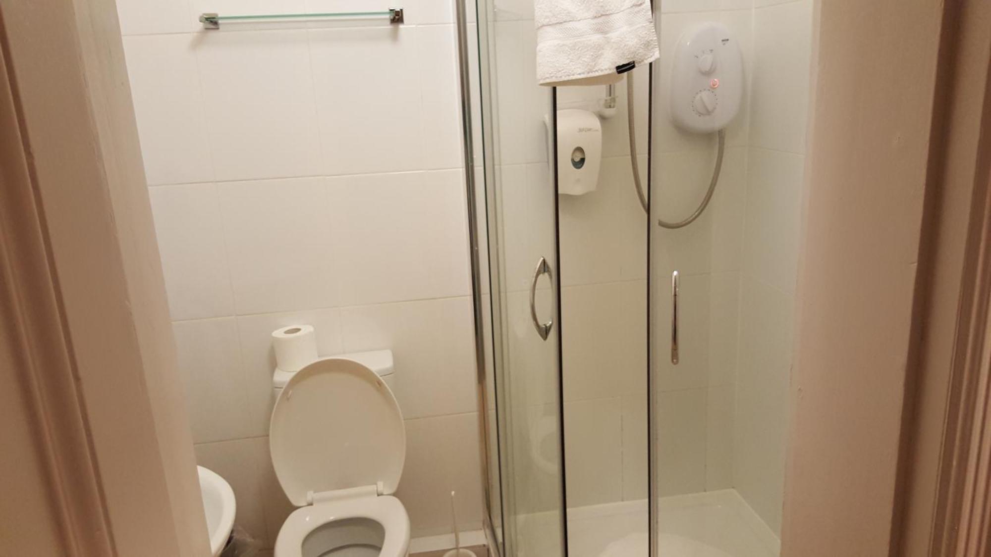 The Dolphin Hotel Уинкантън Стая снимка